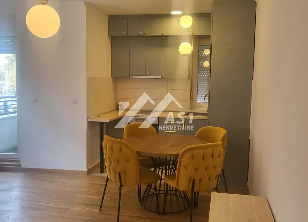 Izdavanje, jednosoban stan, 40m², Grbavica, Novi Sad Sve Podlokacije