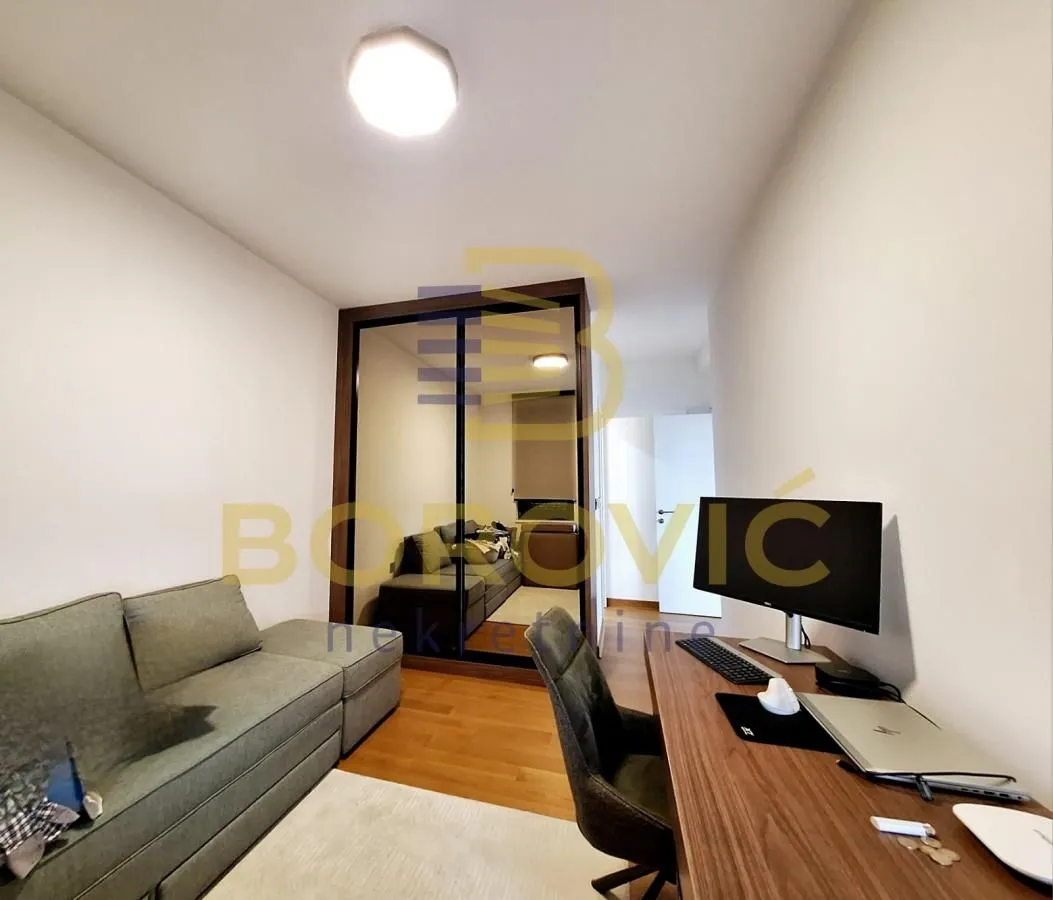 Prodaja, četvorosoban stan, 157m², Zemun Sve Podlokacije, Beograd