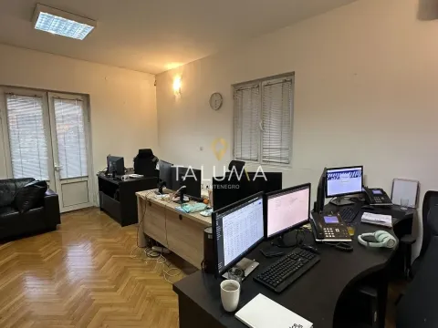 Izdavanje, kuća, 360m², Momišići, Podgorica - image 4