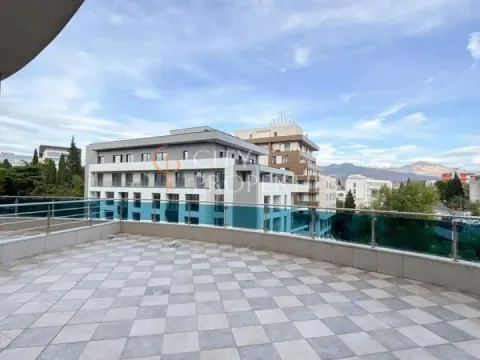 Izdavanje, stan, 124m², Centar, Podgorica - image 12