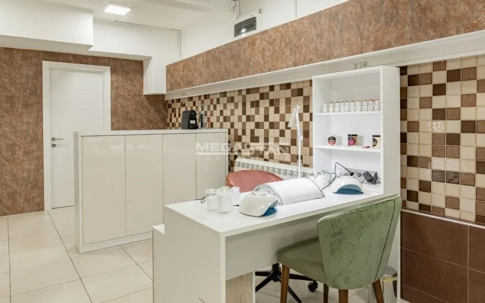 Sale, office space, 140m², Čubura, Beograd