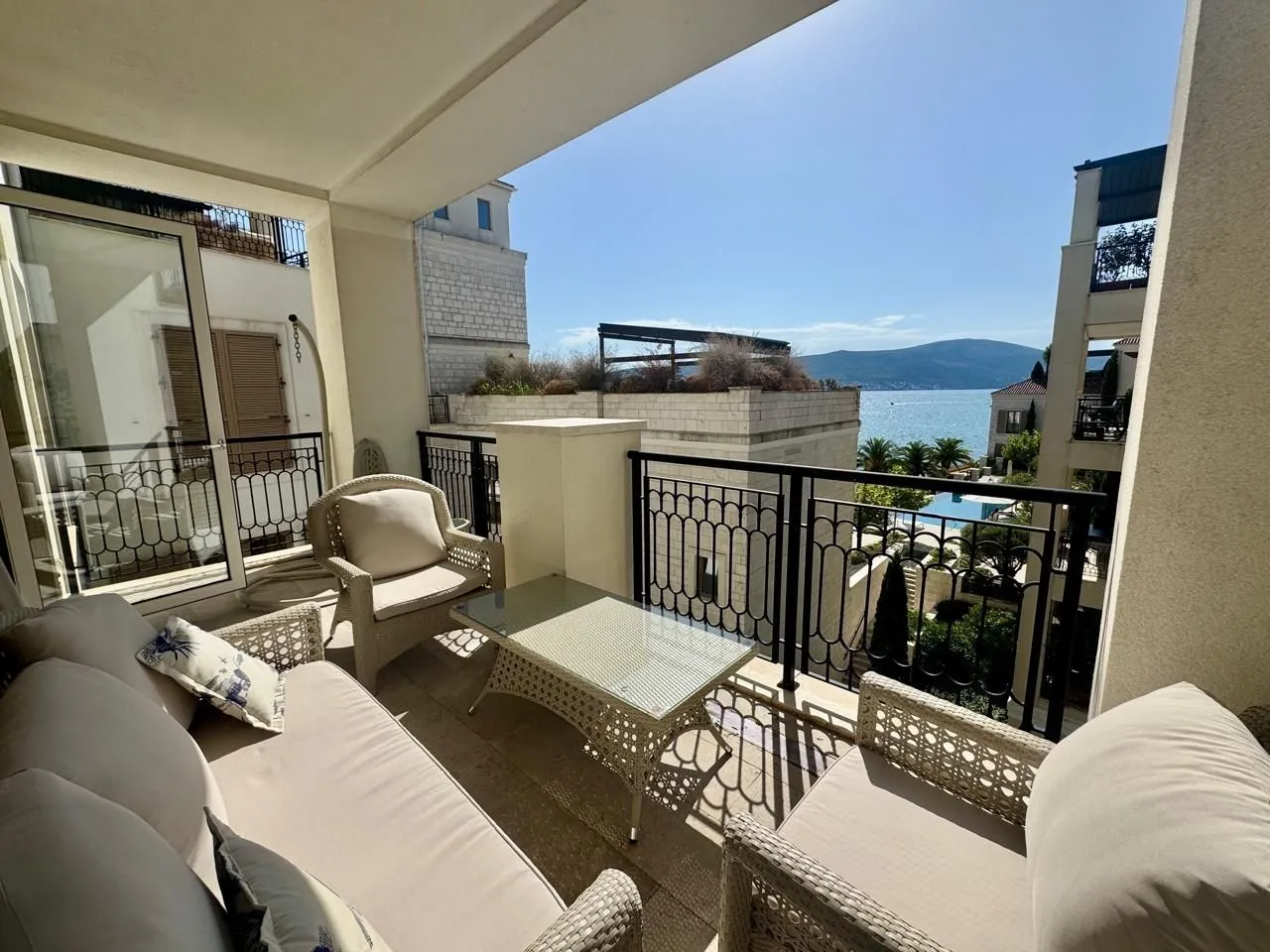Prodaja, dvosoban stan, 115m², Centar, Tivat