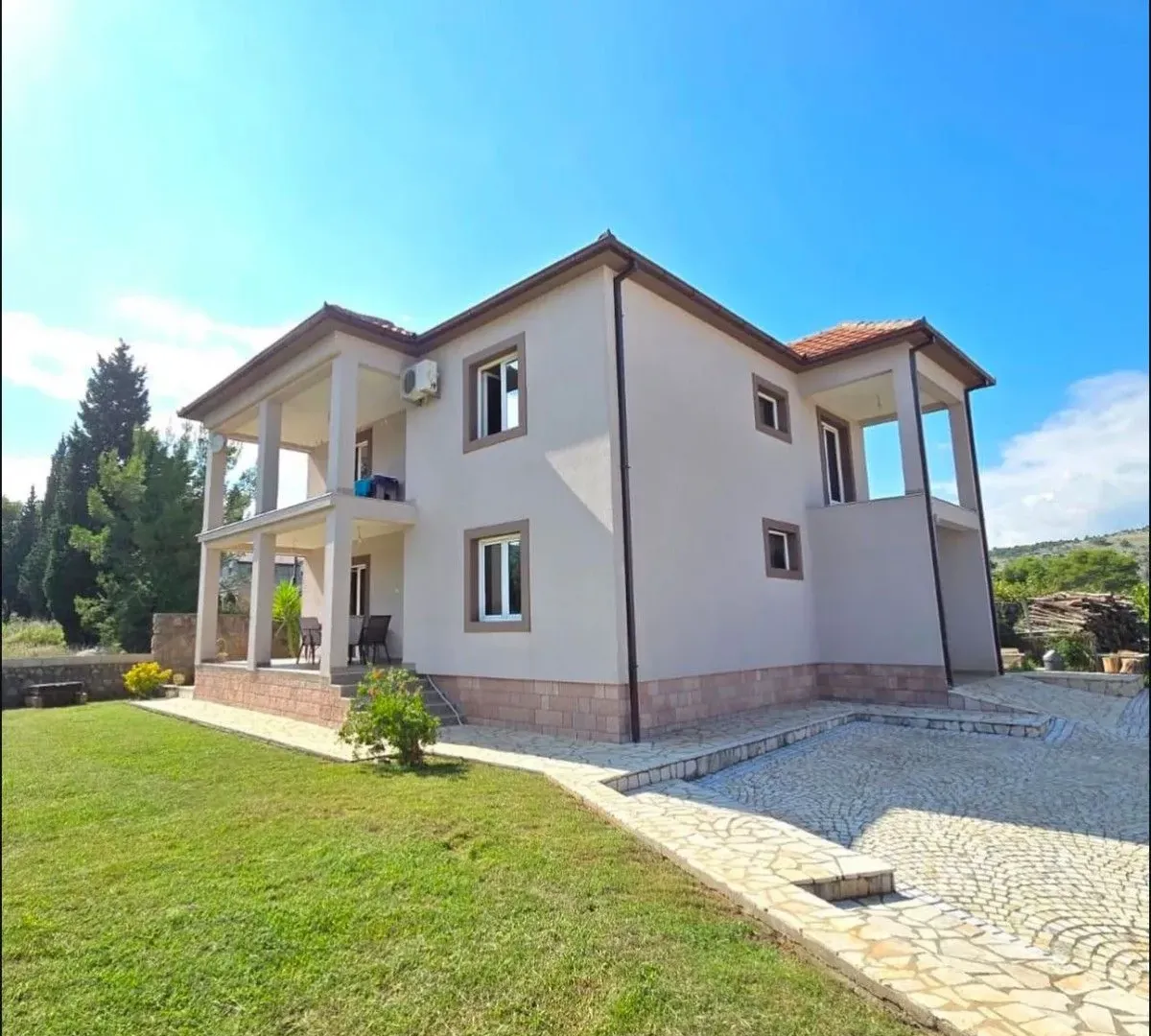 Rent, house, 200m², Zagorič, Podgorica