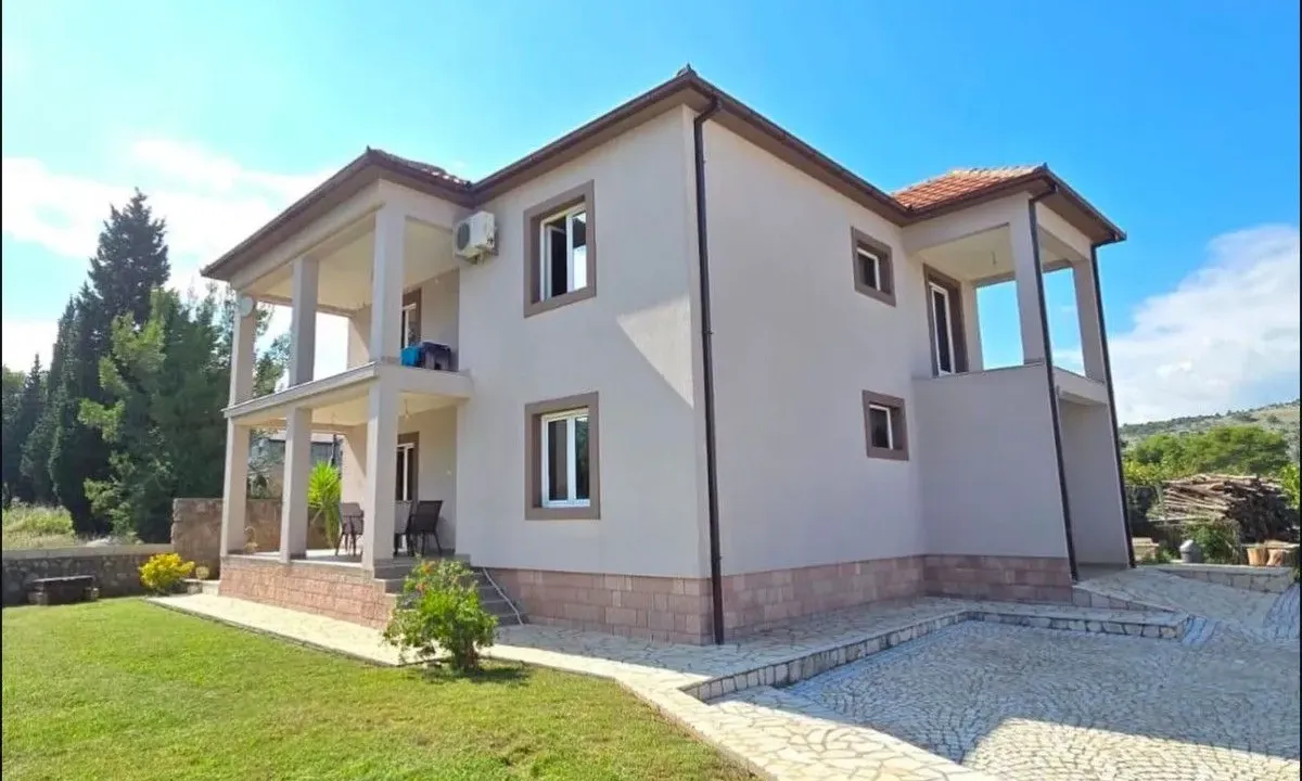 Rent, house, 200m², Zagorič, Podgorica