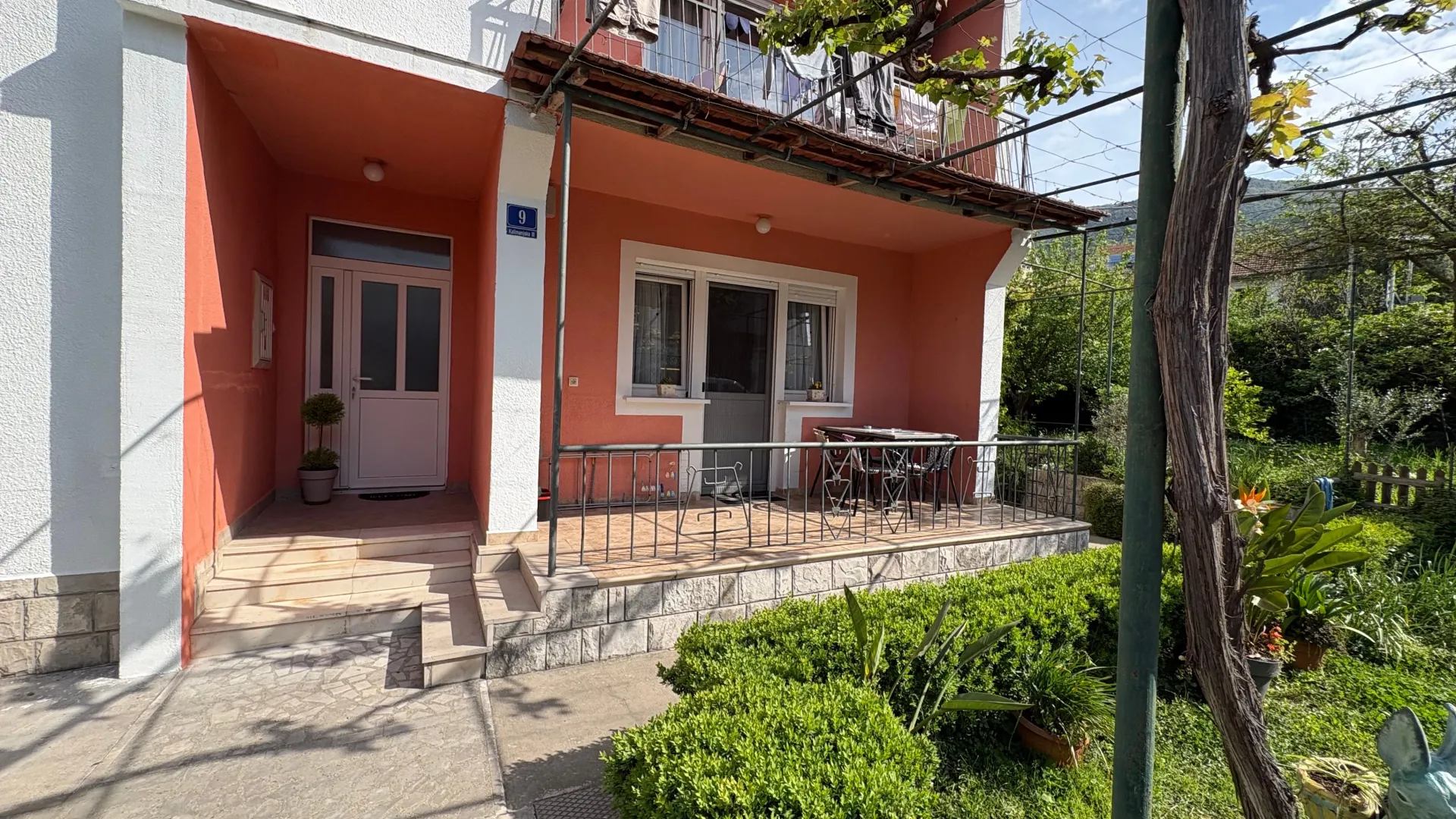 Izdavanje, jednosoban stan, 50m², Kalimanj, Tivat