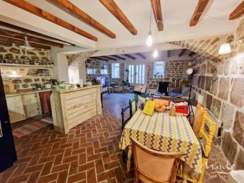 Prodaja, trosoban stan, 106m², Stari Grad, Herceg Novi - image 2