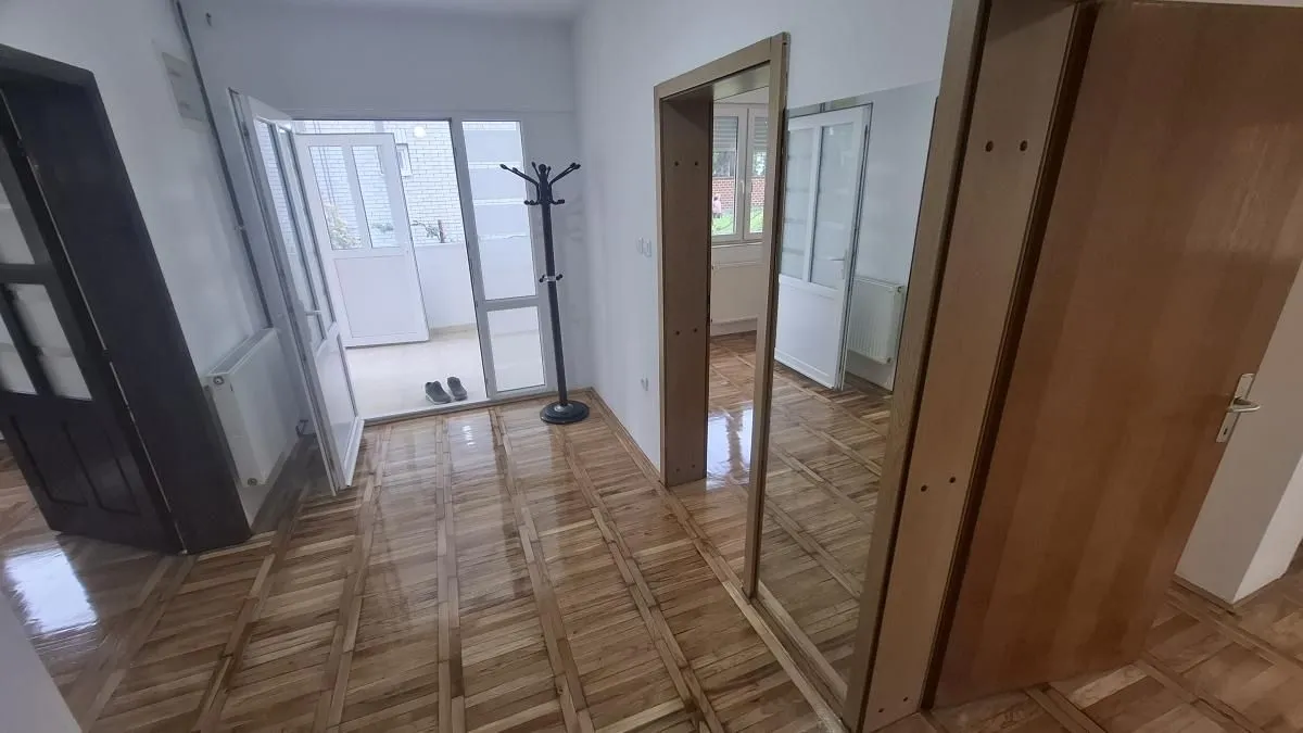 Izdavanje, trosoban stan, 100m², Veternička rampa, Novi Sad Sve Podlokacije