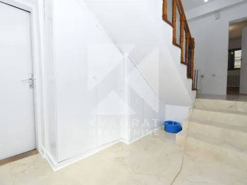 Izdavanje, kuća, 200m², Stari Aerodrom, Podgorica - image 6