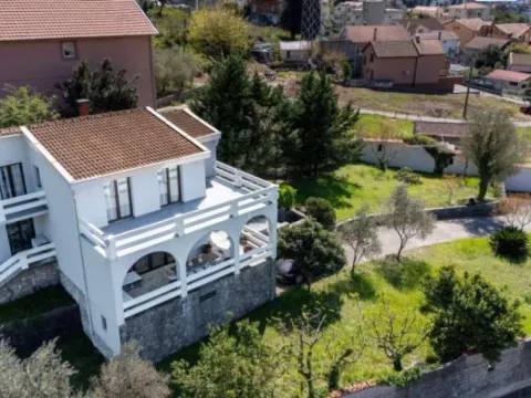 Izdavanje, kuća, 225m2, Seljanovo, Tivat Izdavanje, kuća, 225m2, Seljanovo, Tivat