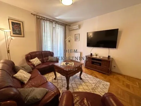 Izdavanje, dvosoban stan, 75m², Podgorica, Crna Gora