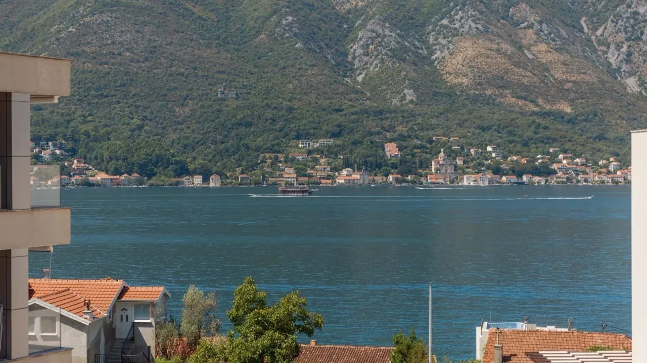 Sale, three bedroom apartment, 129m², Dobrota, Kotor