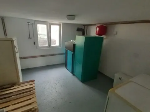 Izdavanje, kuća, 200m², Tološi, Podgorica - image 6