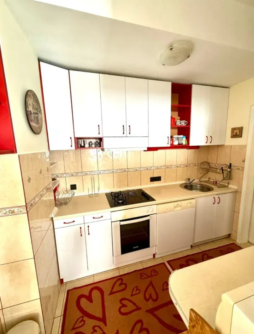 Izdavanje, dvosoban stan, 74m², Centar, Podgorica