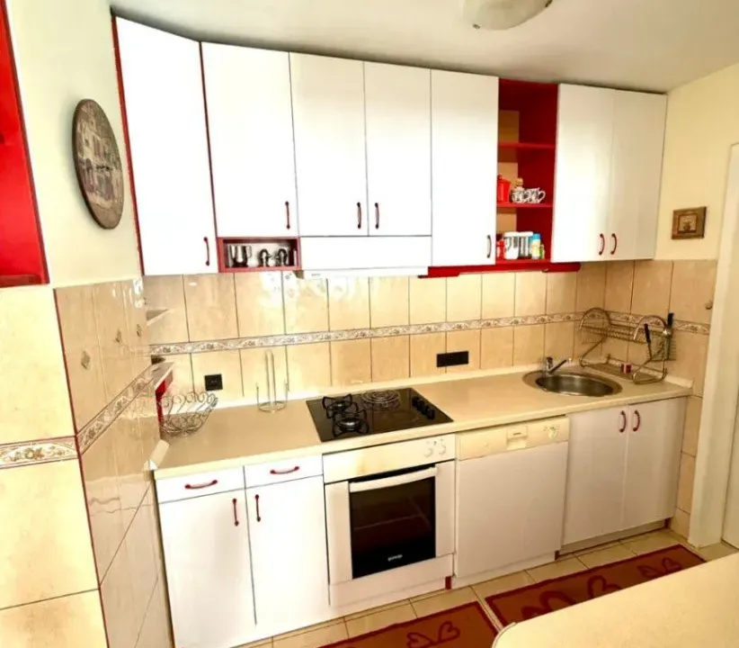 Izdavanje, dvosoban stan, 74m², Centar, Podgorica