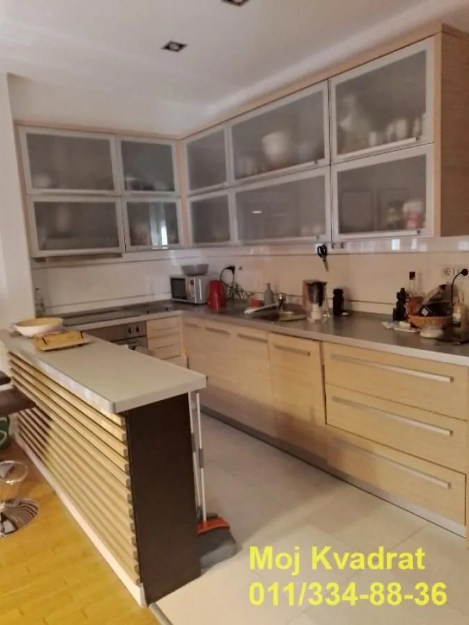 Izdavanje, trosoban stan, 126m², Vukov Spomenik, Zvezdara Sve Podlokacije