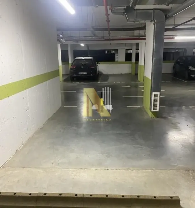 Rent, parking/garage, 15m², Rotkvarija, Novi Sad Sve Podlokacije