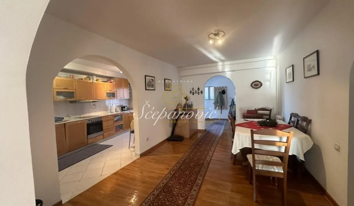 Prodaja, četvorosoban stan, 151m², Centar, Novi Sad
