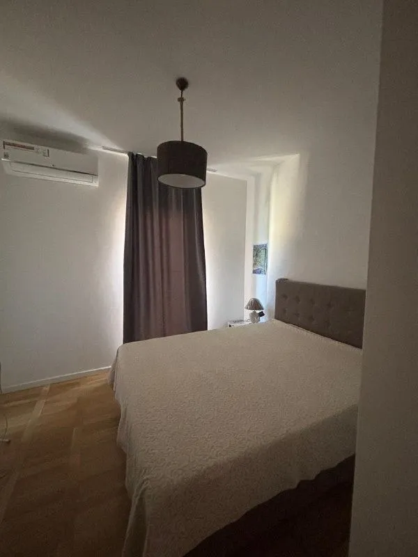 Furnished bedroom with a double bed.