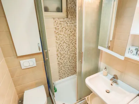 Izdavanje, dvosoban stan, 50m², Budva, Crna Gora - image 5