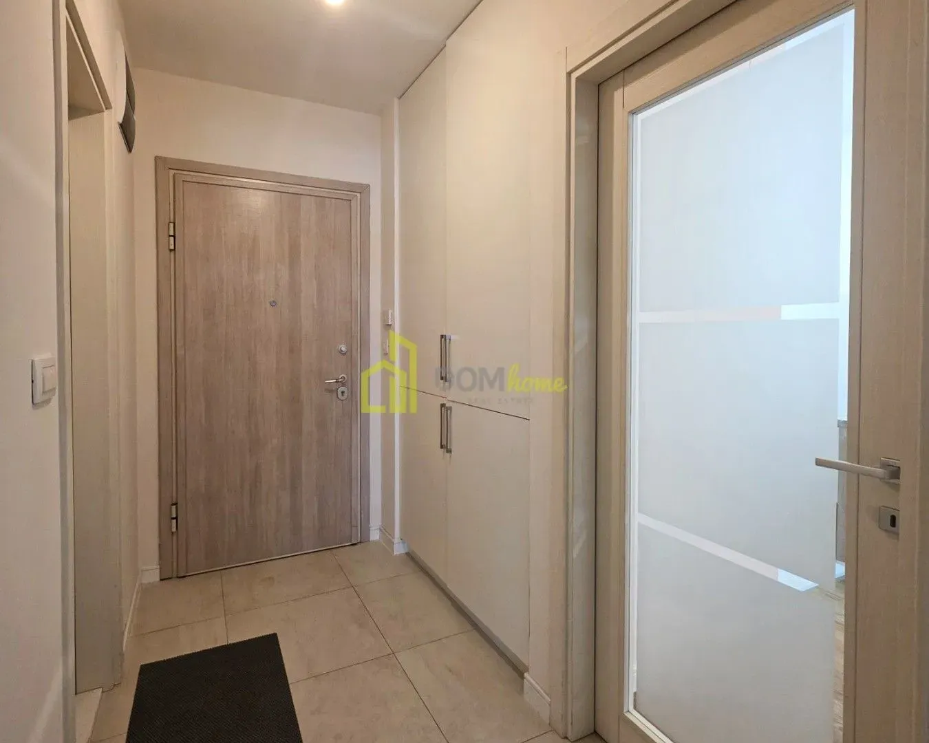 Izdavanje, jednosoban stan, 46m², Central Point, Podgorica