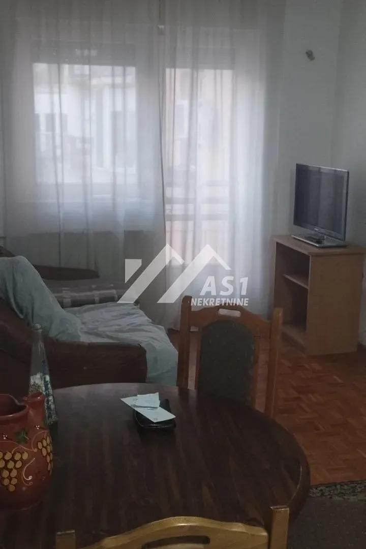 Izdavanje, jednosoban stan, 34m², Socijalno, Novi Sad Sve Podlokacije