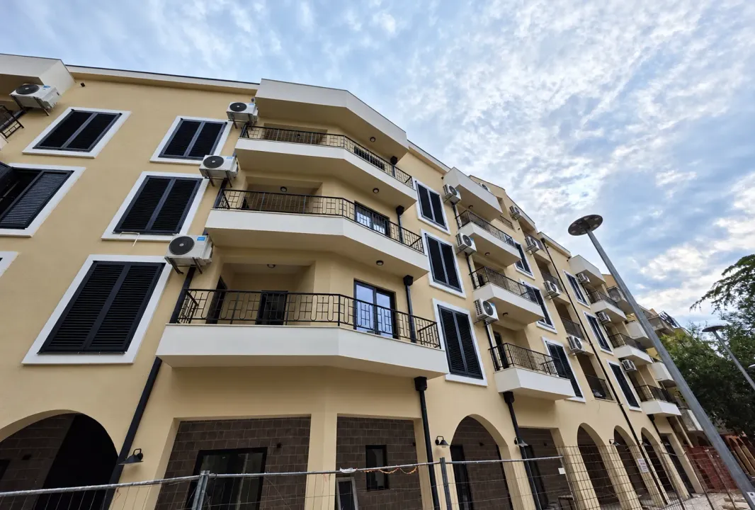 Prodaja, jednosoban stan, 55m², Adok, Budva