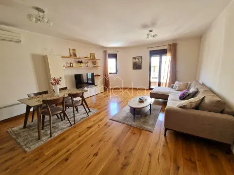 Rent, apartment, 100m², Tivat, Crna Gora - image 2