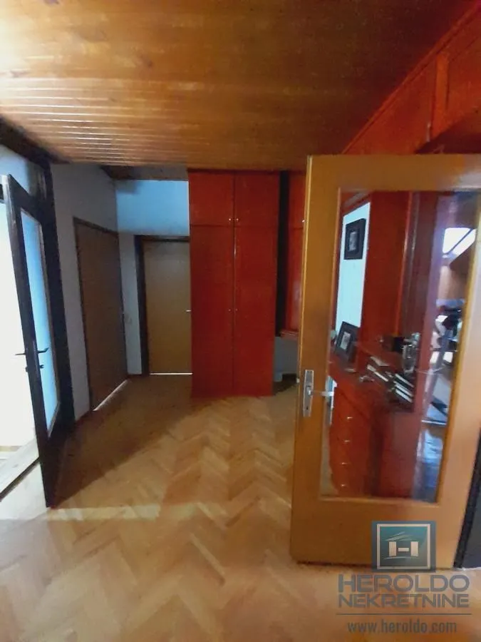 Prodaja, kuća, 250m², Centar, Ćuprija