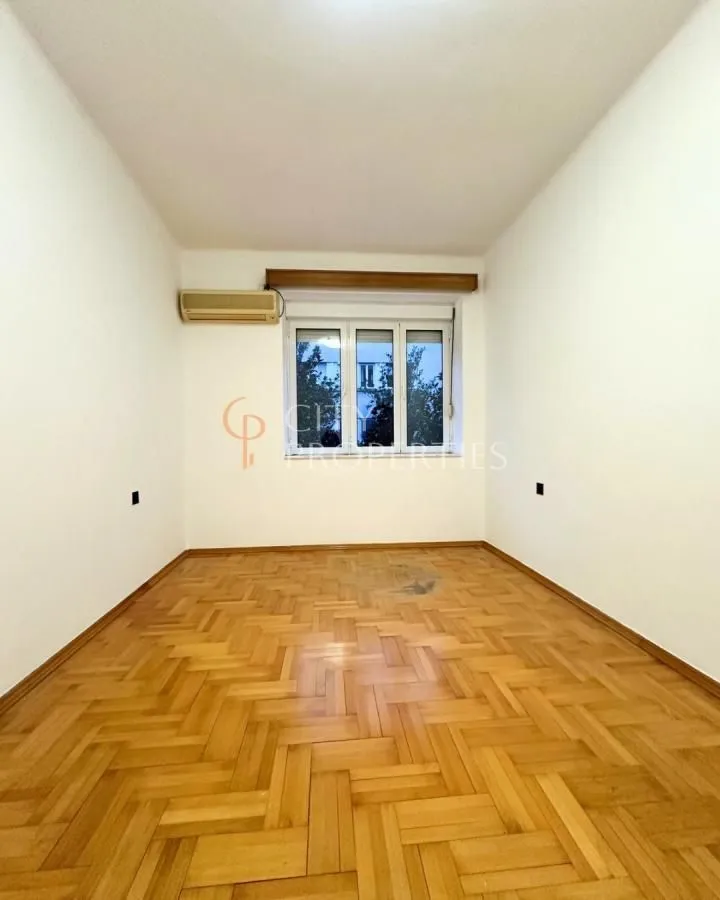 Izdavanje, poslovni prostor, 60m², Centar, Podgorica