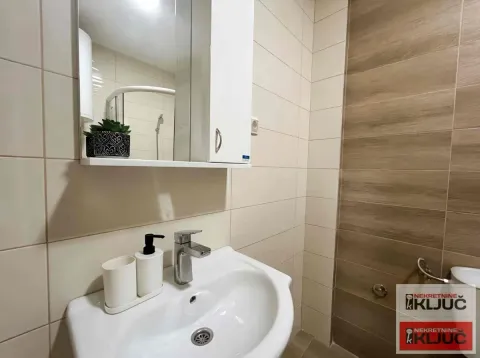 Izdavanje, dvosoban stan, 40m², Centar, Novi Sad - image 5