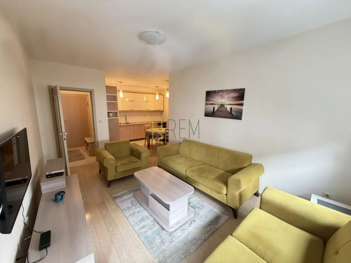 Izdavanje, dvosoban stan, 72m², City Kvart, Podgorica