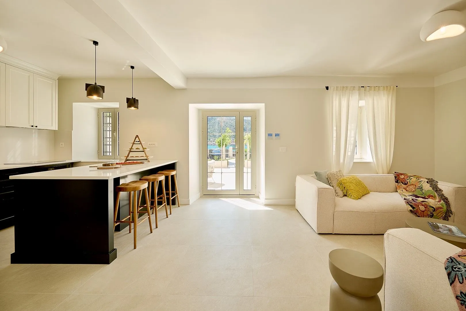 Rent, house, 200m², Dobrota, Kotor