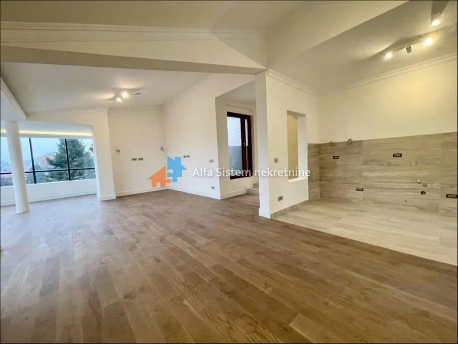 Izdavanje, četvorosoban stan, 174m², Savski Venac, Beograd