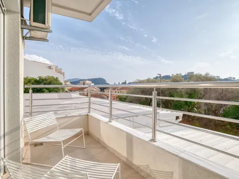 Sale, two bedroom apartment, 60m², Petrovac, Budva - image 5