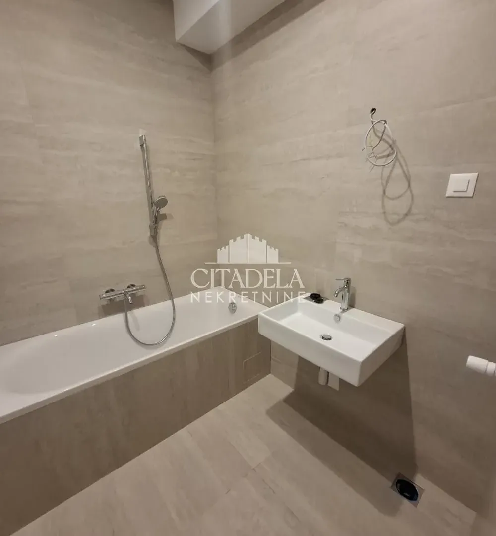 Prodaja, četvorosoban stan, 147m², Čukarica, Beograd