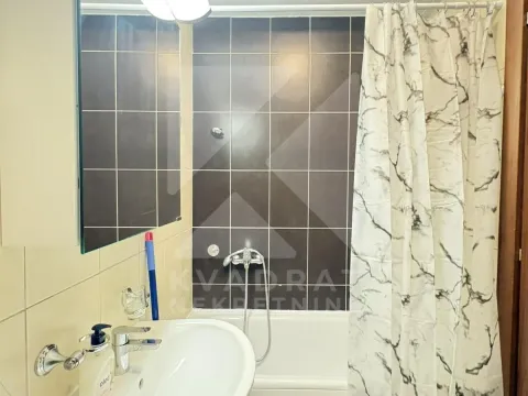 Izdavanje, dvosoban stan, 60m², City Kvart, Podgorica - image 9