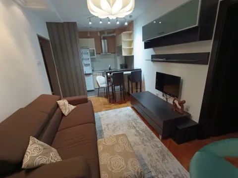 Izdavanje, dvosoban stan, 46m², Blok 6, Podgorica - image 2