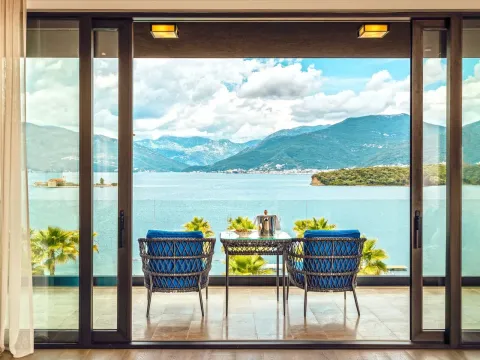 Sale, two bedroom apartment, 195m², Tivat, Crna Gora - image 2