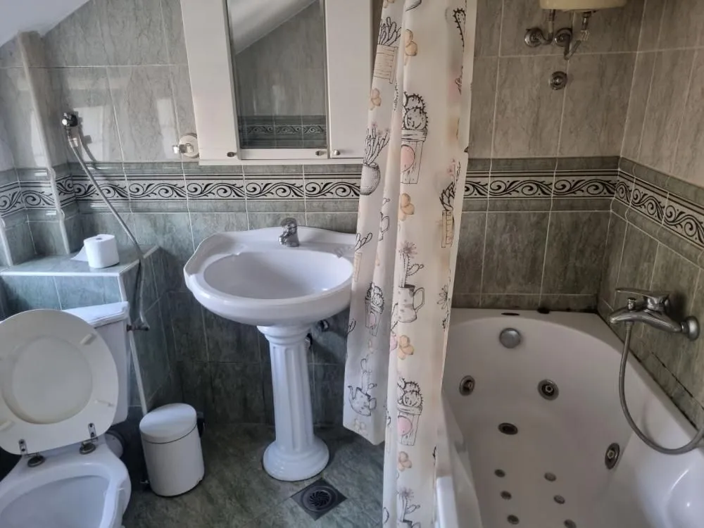 Rent, apartment, 130m², Čukarica, Beograd