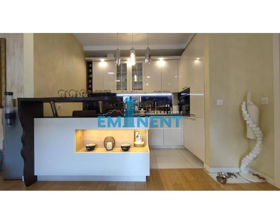 Prodaja, trosoban stan, 96m², Novi Beograd Blok 67, Novi Beograd Sve Podlokacije