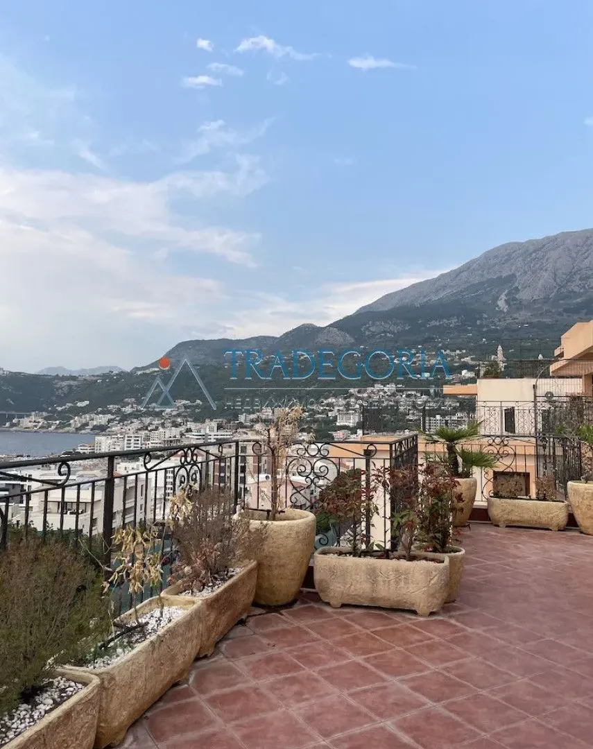 Prodaja, četvorosoban stan, 222m², Dobra Voda, Bar