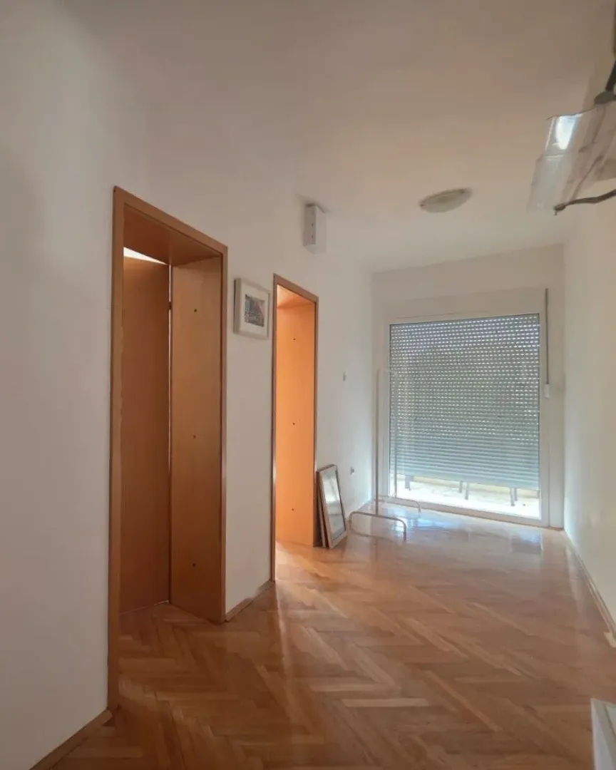 Izdavanje, trosoban stan, 130m², Preko Morače, Podgorica