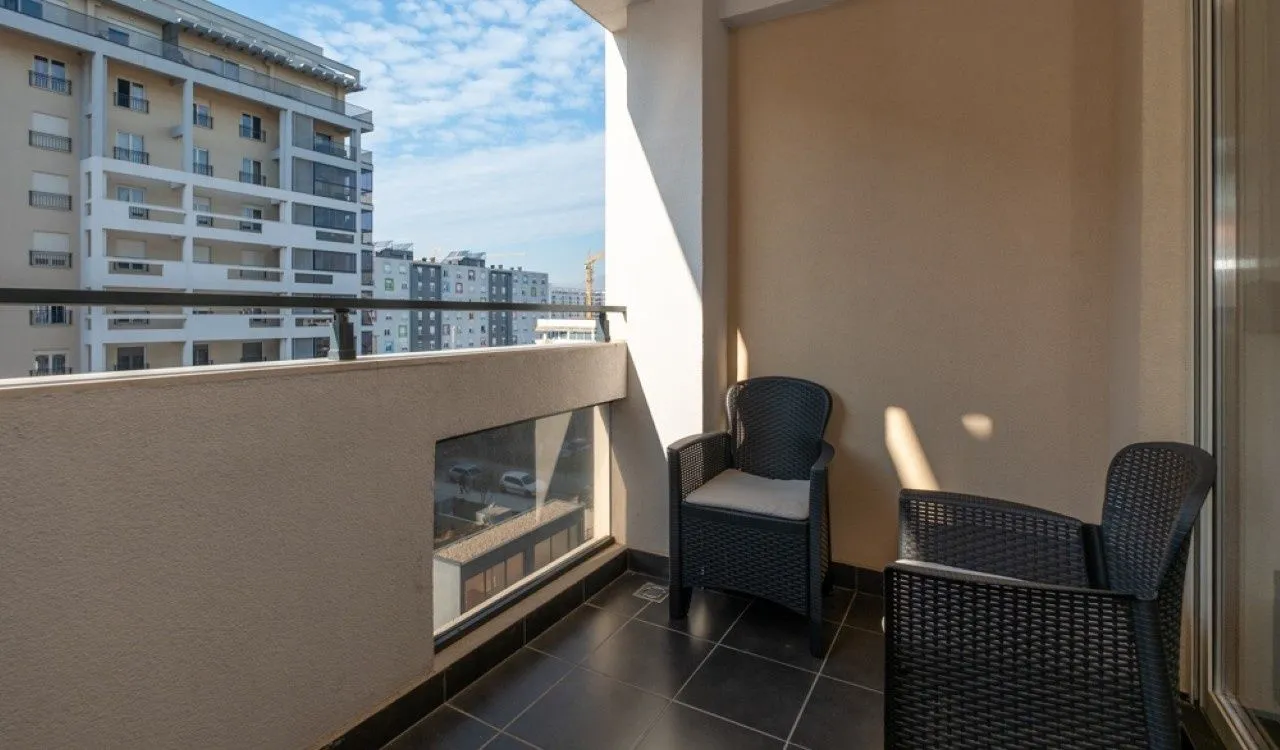 Izdavanje, dvosoban stan, 74m², Podgorica, Crna Gora