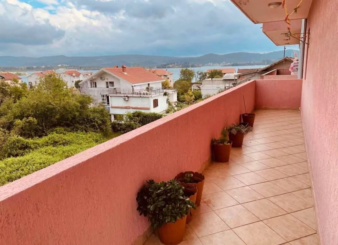 Rent, one bedroom apartment, 85m², Tivat, Crna Gora