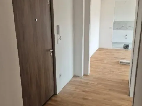 Prodaja, trosoban stan, 71m², Centar, Stara Pazova - image 9