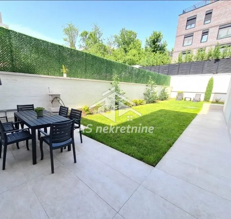 Izdavanje, stan, 240m², Savski Venac, Beograd