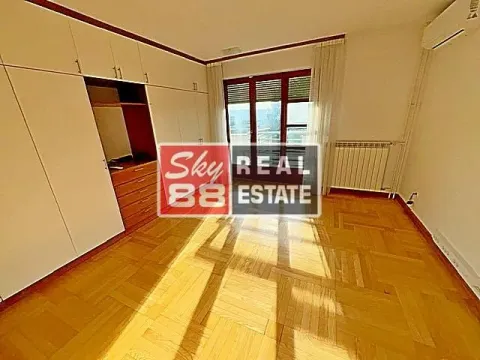 Izdavanje, kuća, 350m², Savski Venac, Beograd - image 11