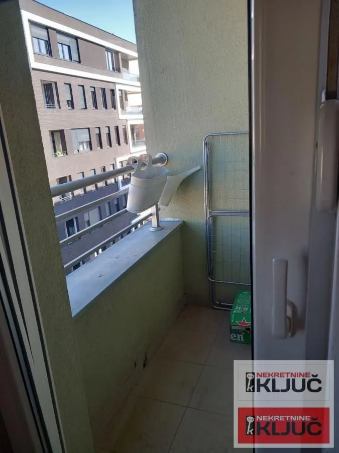 Izdavanje, garsonjera, 28m², Bulevar Oslobodjenja, Novi Sad Sve Podlokacije