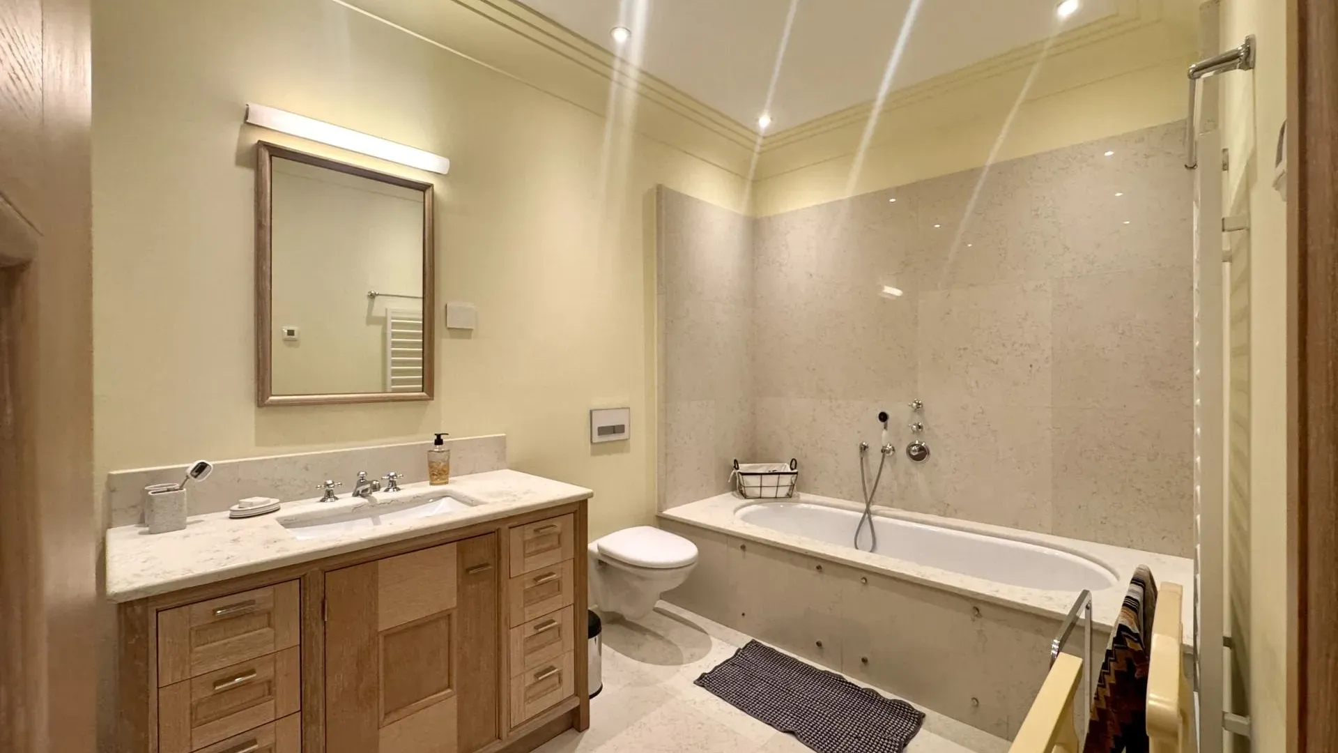 Rent, four bedroom apartment, 228m², Porto Montenegro, Tivat