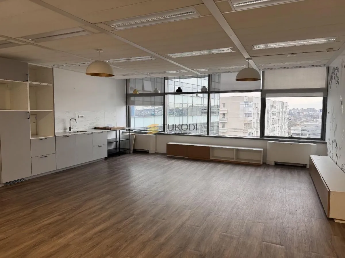 Izdavanje, poslovni prostor, 776m², Novi Beograd Blok 67, Novi Beograd Sve Podlokacije